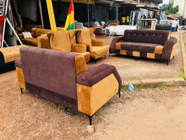 Différents Fauteuils, Lits - Fauteuils, Conakry