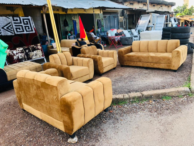 Différents Fauteuils, Lits - Fauteuils, Conakry