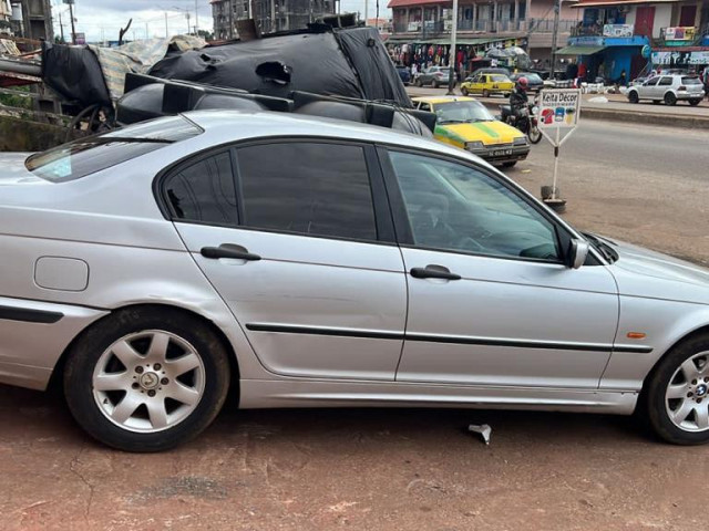 BMW 318i, Voitures, Conakry
