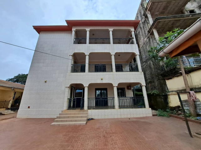 Bâtiment à Entag, Maisons, Conakry