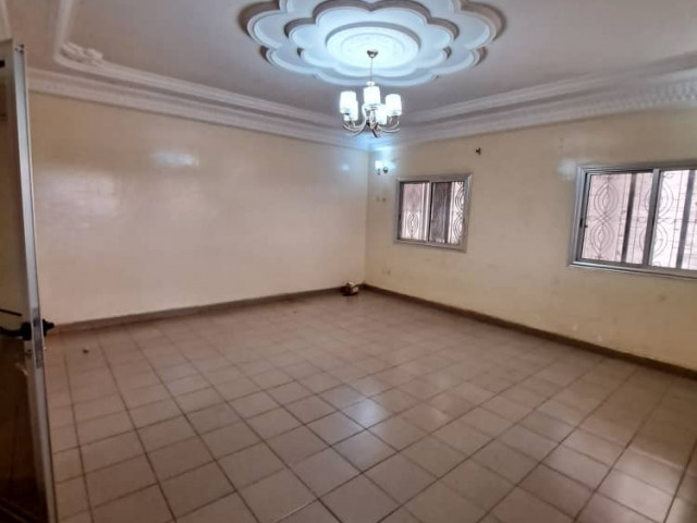 Bâtiment à Entag, Maisons, Conakry