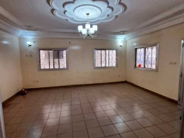 Bâtiment à Entag, Maisons, Conakry