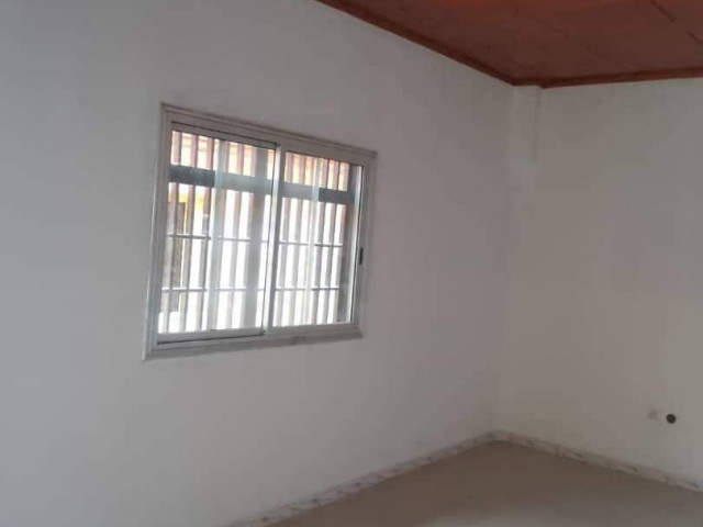 Différents Appartements à Cimenterie, Appartements, Conakry
