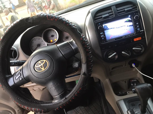 Toyota RAV4, Voitures, Conakry