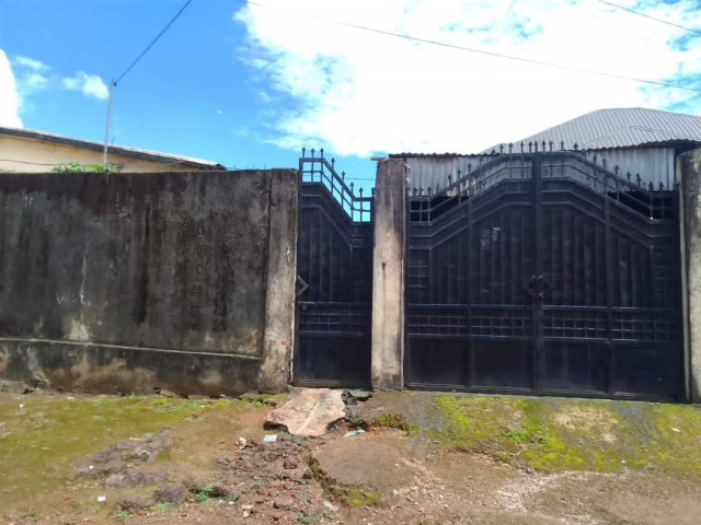 Maison à Cimenterie, Maisons, Conakry