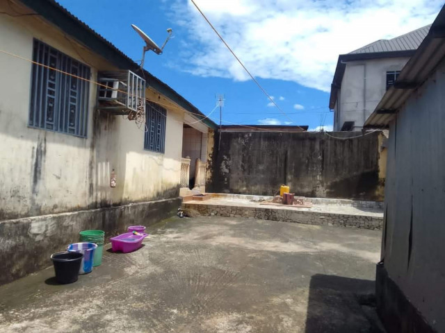 Maison à Cimenterie, Maisons, Conakry