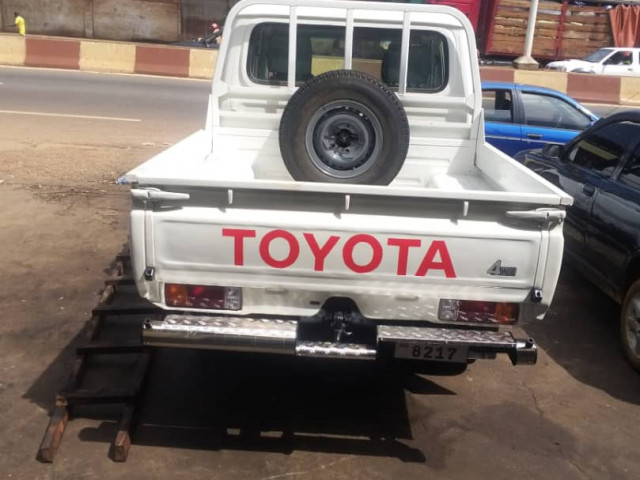 Toyota Land Cruiser, Voitures, Conakry