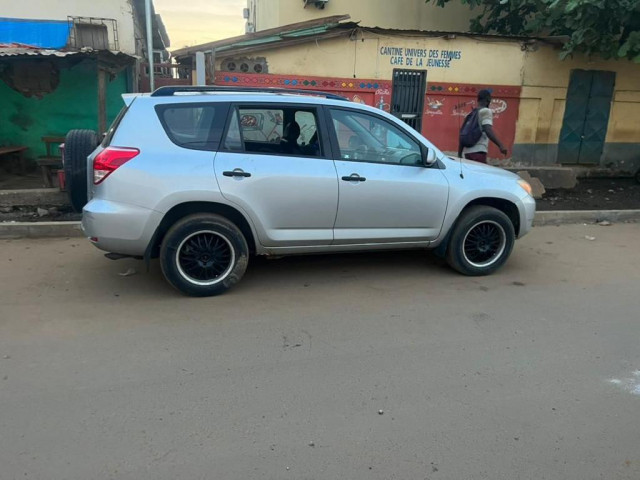 Toyota RAV4, Voitures, Conakry