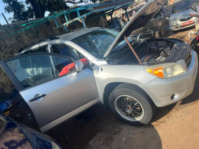 Toyota RAV4, Voitures, Conakry