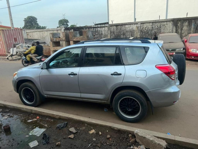 Toyota RAV4, Voitures, Conakry