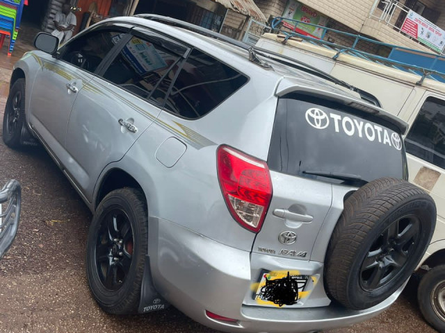 Toyota RAV4, Voitures, Conakry