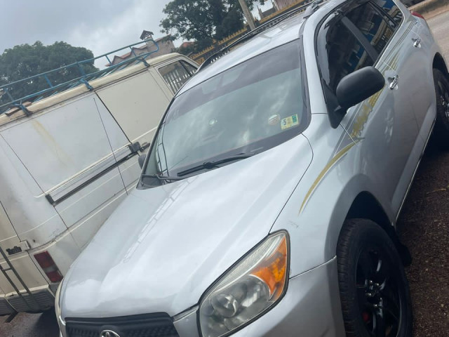 Toyota RAV4, Voitures, Conakry