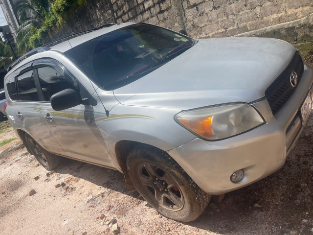 Toyota RAV4, Voitures, Conakry