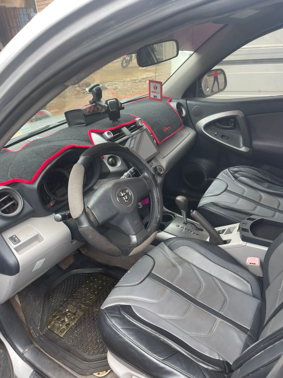Toyota RAV4, Voitures, Conakry