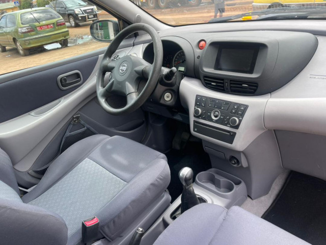 Nissan Almera Tino, Voitures, Conakry