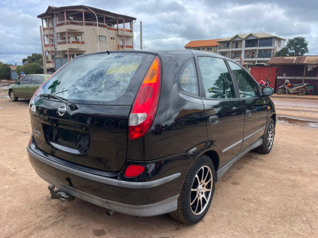 Nissan Almera Tino, Voitures, Conakry