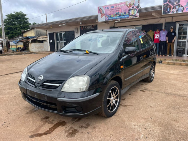 Nissan Almera Tino, Voitures, Conakry