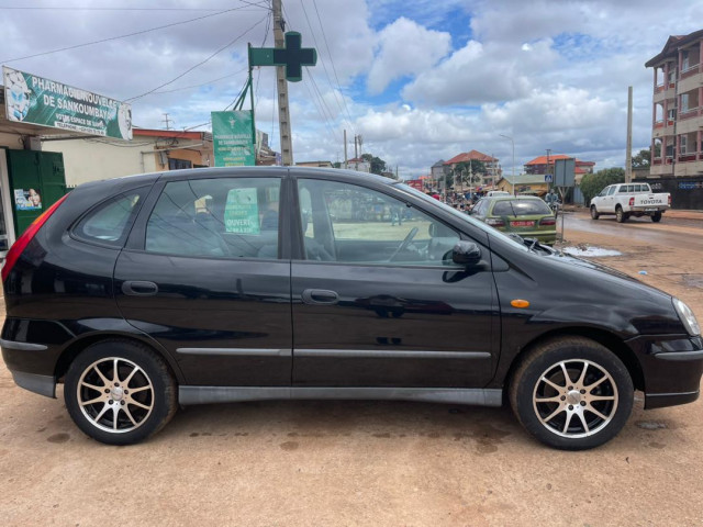 Nissan Almera Tino, Voitures, Conakry