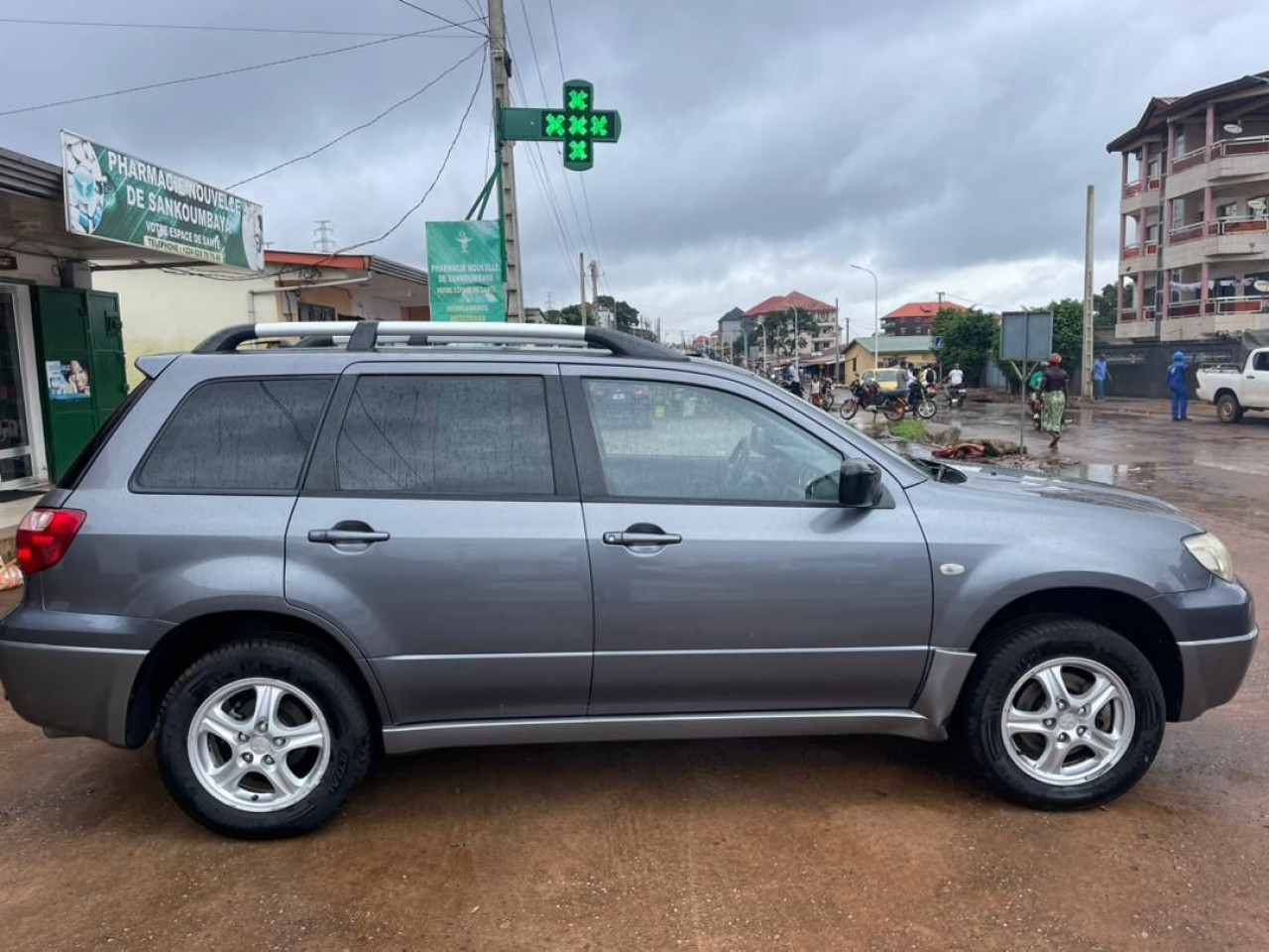 Mitsubishi Outlander, Voitures, Conakry