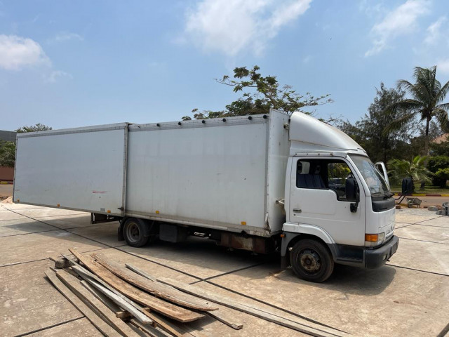 Nissan Atlas, Camions - Autobus, Conakry