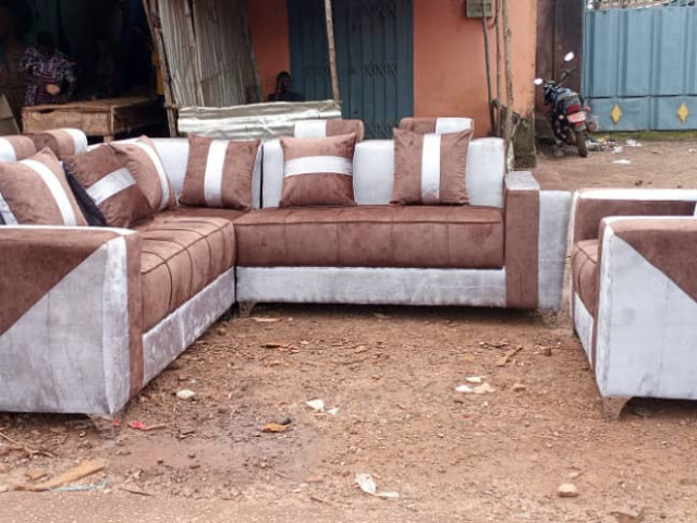 Différents Fauteuils, Lits - Fauteuils, Conakry
