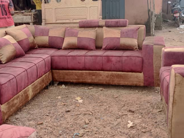 Différents Fauteuils, Lits - Fauteuils, Conakry