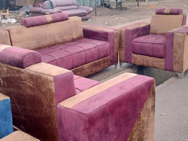 Différents Fauteuils, Lits - Fauteuils, Conakry