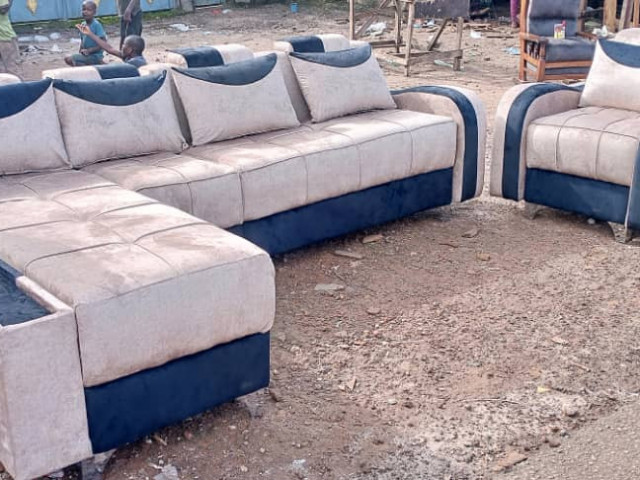 Différents Fauteuils, Lits - Fauteuils, Conakry
