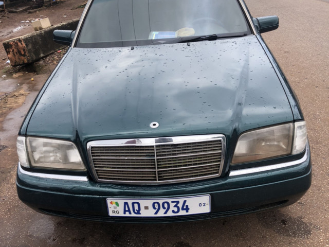 Mercedes-Benz Classe C, Voitures, Conakry