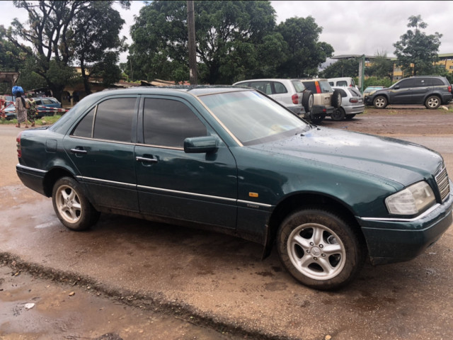 Mercedes-Benz Classe C, Voitures, Conakry