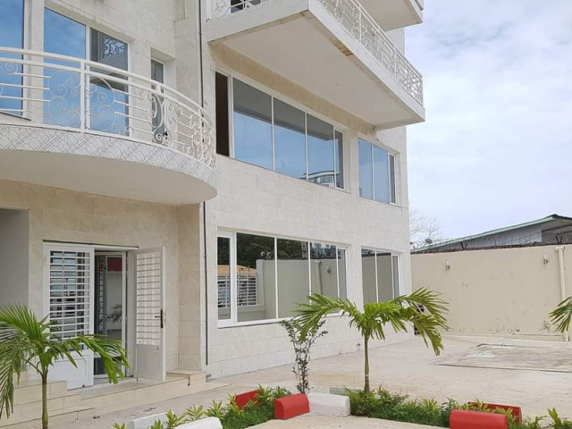 Local ร Dixinn, Locaux Commerciaux, Conakry