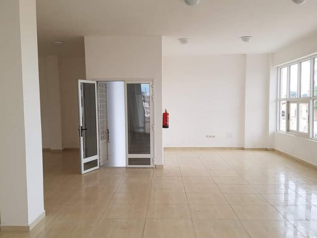 Local ร Dixinn, Locaux Commerciaux, Conakry