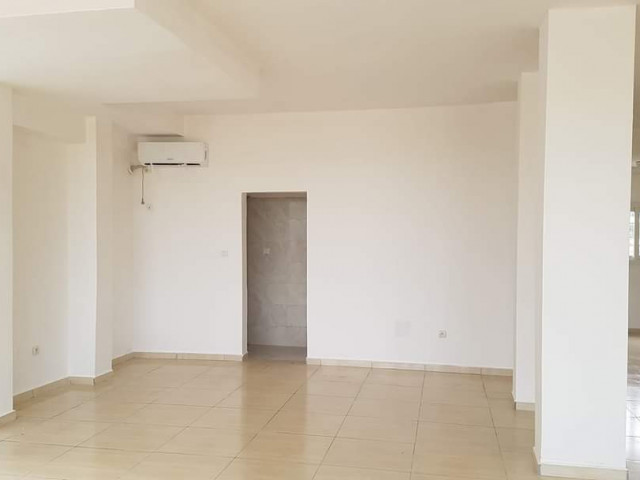 Local ร Dixinn, Locaux Commerciaux, Conakry