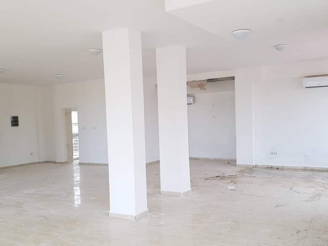 Local ร Dixinn, Locaux Commerciaux, Conakry