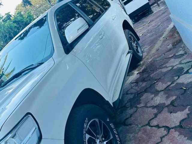 Toyota Land Cruiser, Voitures, Conakry