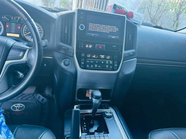Toyota Land Cruiser, Voitures, Conakry