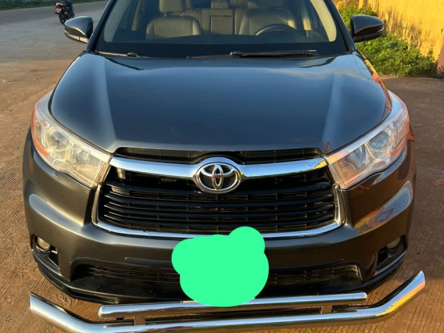 Toyota Highlander, Voitures, Conakry