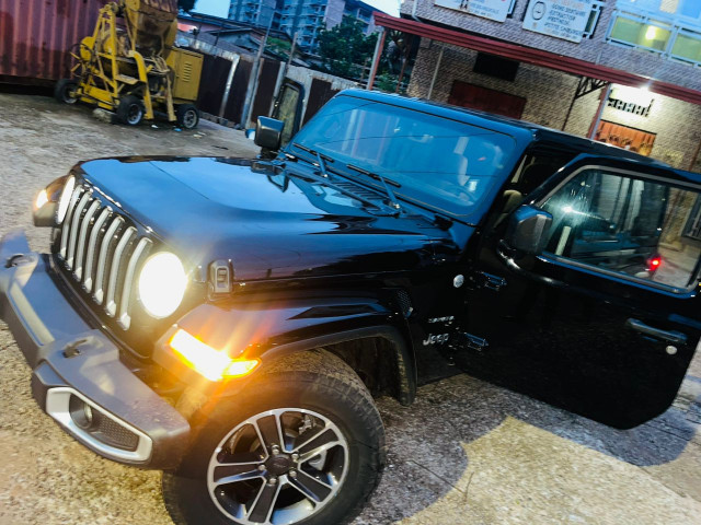 Jeep Wrangler, Voitures, Conakry