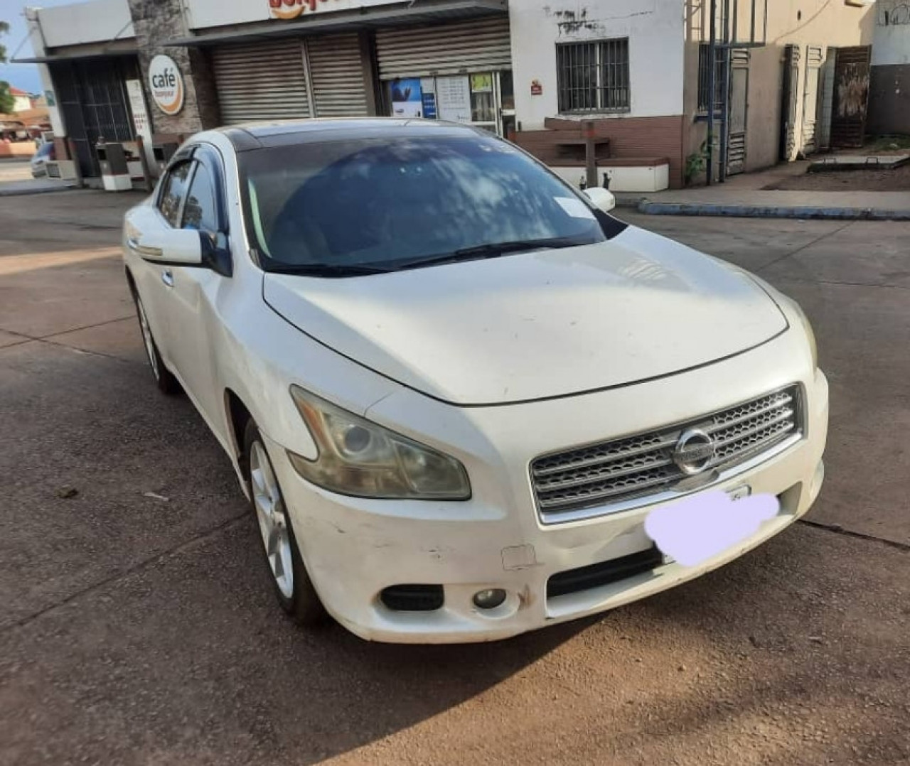 Nissan Maxima, Voitures, Conakry