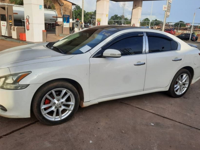 Nissan Maxima, Voitures, Conakry