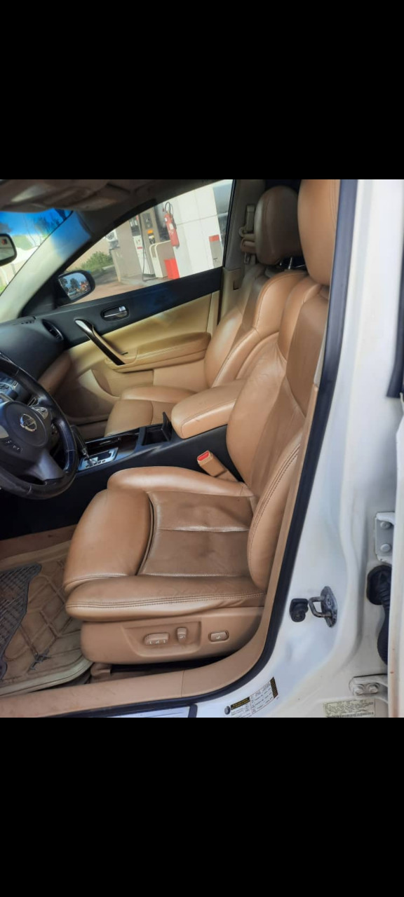 Nissan Maxima, Voitures, Conakry