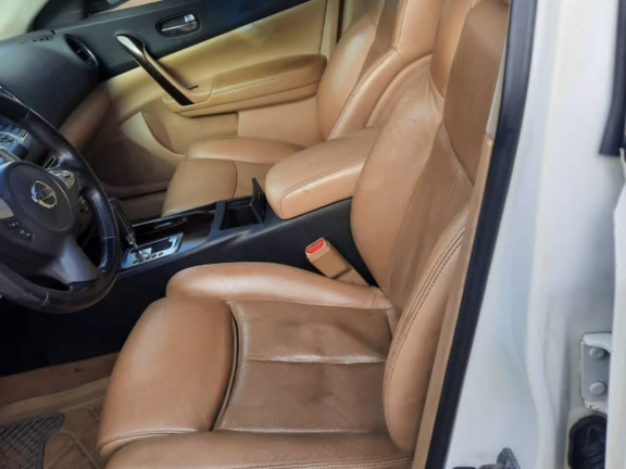 Nissan Maxima, Voitures, Conakry