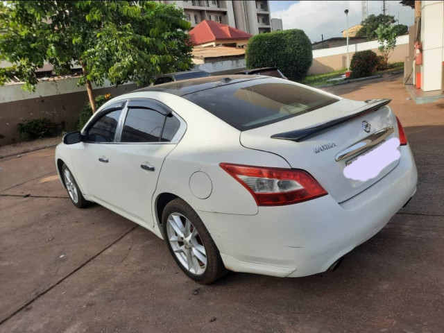 Nissan Maxima, Voitures, Conakry