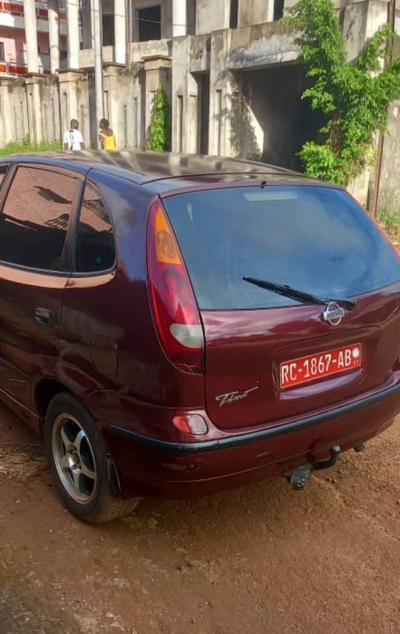 Nissan Almera Tino, Voitures, Conakry