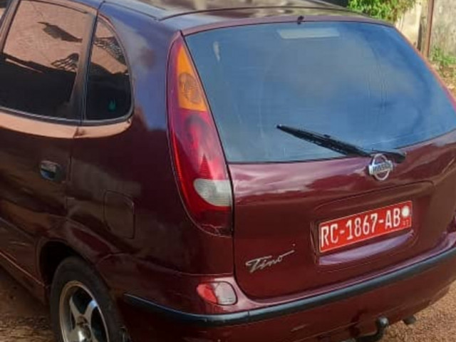Nissan Almera Tino, Voitures, Conakry