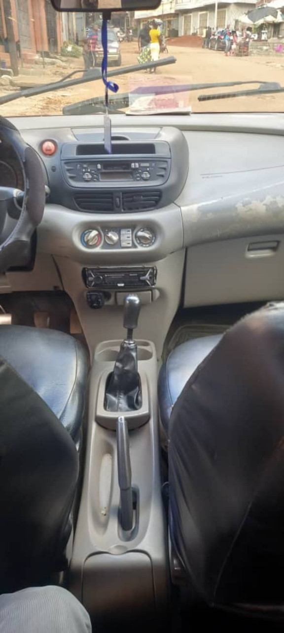 Nissan Almera Tino, Voitures, Conakry
