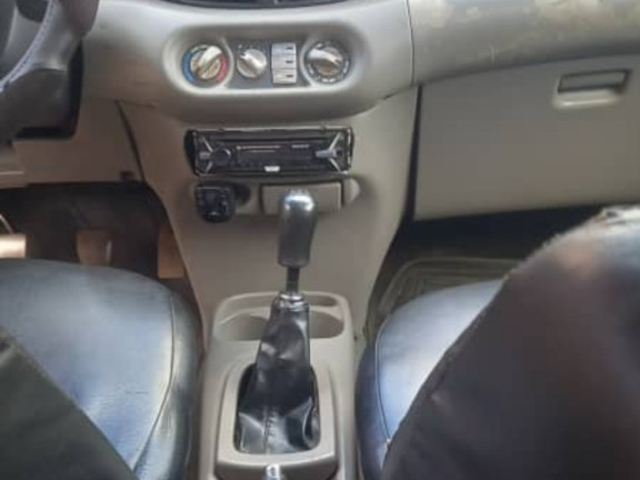 Nissan Almera Tino, Voitures, Conakry
