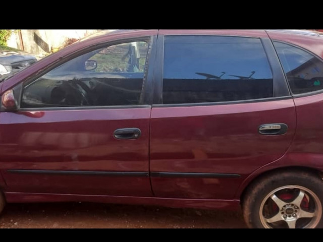 Nissan Almera Tino, Voitures, Conakry