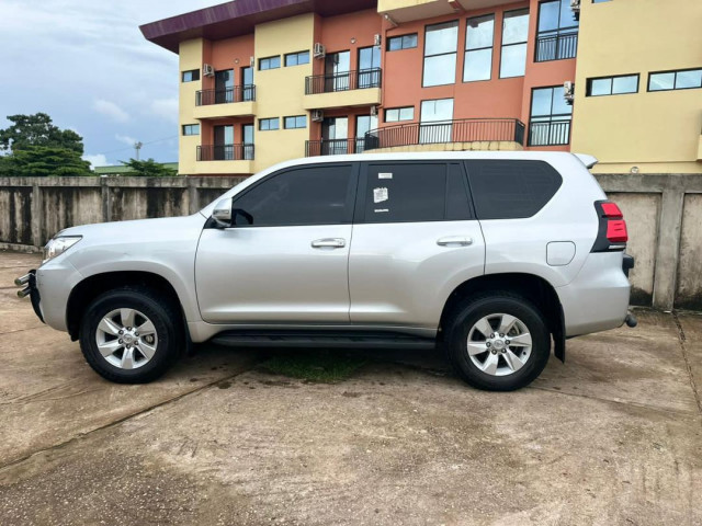 Toyota Land Cruiser Prado, Voitures, Conakry