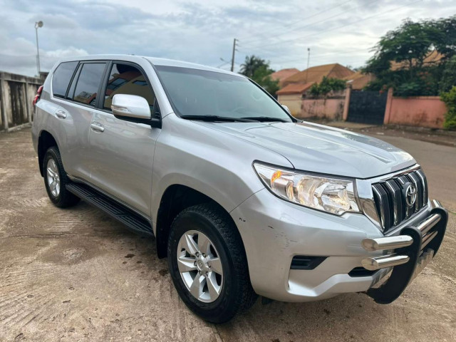 Toyota Land Cruiser Prado, Voitures, Conakry